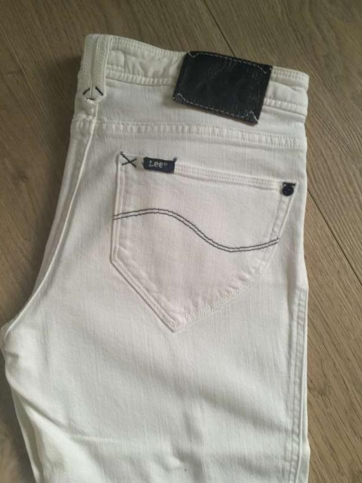 Witte 3/4 broek van Lee Cooper maat 30 (medium), Kleding | Dames, Broeken en Pantalons, Maat 38/40 (M), Wit, Driekwart, Ophalen of Verzenden