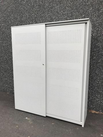 akoestische schuifdeurkast 190x160x47cm beschikbaar voor biedingen