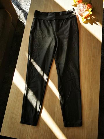 Dames broek lederlook maat L beschikbaar voor biedingen