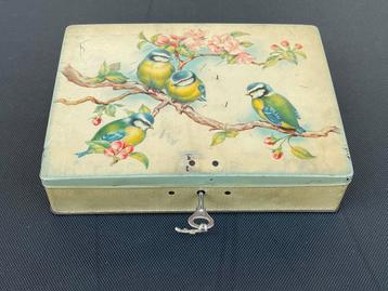 Oude blikken doos Victoria chocolade pimpelmees birds beschikbaar voor biedingen