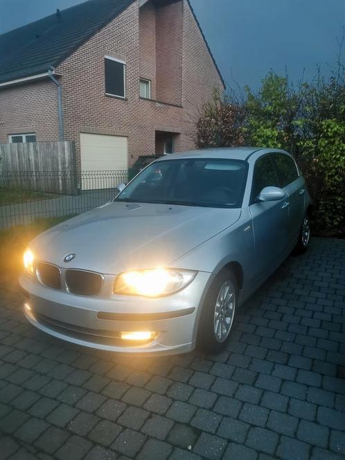 BMW 118i 2008 e87 alles vernieuwd✅, Auto's, BMW, Particulier, 1 Reeks, Benzine, Euro 4, 5 deurs, Handgeschakeld, Zilver of Grijs