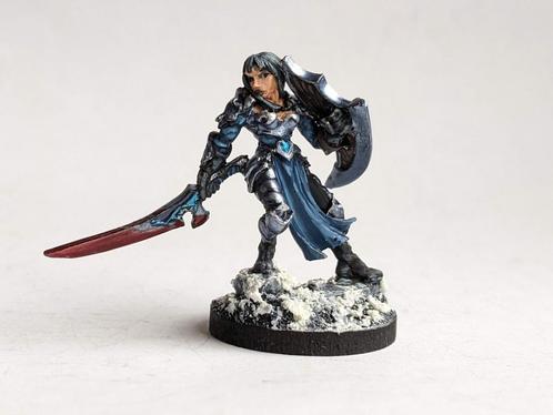Reaper figuurtje no. 3004 Dorva, female Dark Elf geschilderd, Hobby en Vrije tijd, Wargaming, Gebruikt, Lord of the Rings, Figuurtje(s)