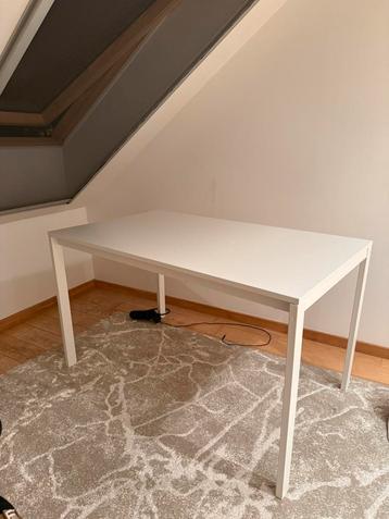 Table IKEA  beschikbaar voor biedingen