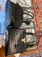 2 handtassen, Handtassen en Accessoires, Activity trackers, Ophalen, Zo goed als nieuw