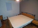Metalen/rieten bed , 2 nachtkastjes +bureautje, Ophalen, Metaal