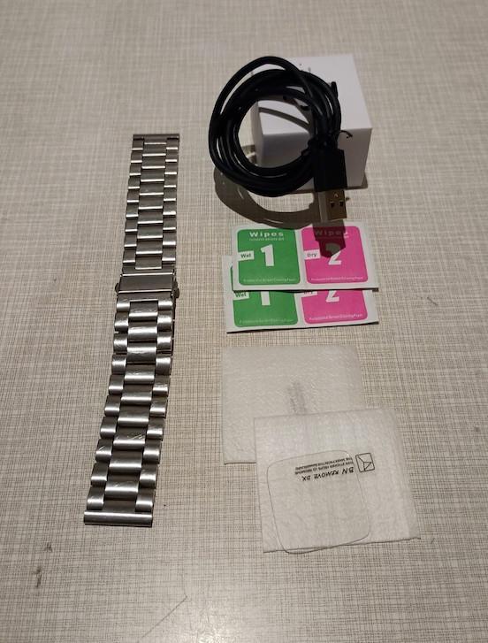 metalen horlogeband-fitbit lader -2 nieuwe screeenprotectors, Bijoux, Sacs & Beauté, Montres connectées, Utilisé, Argent, Enlèvement