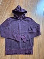 Pull à capuche bordeau, Ophalen, Gedragen