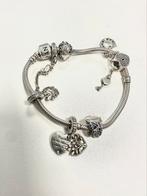 Zilveren Armband PANDORA vv 6 zilveren bedels, Bijoux, Sacs & Beauté, Bracelets, Argent, Utilisé, Envoi, Avec bracelets à breloques ou perles