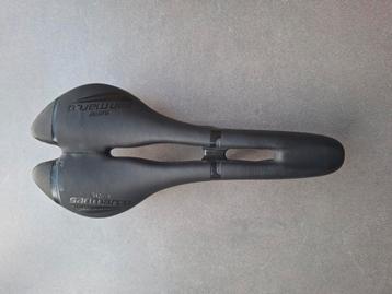 Te koop koersfietszadel merk san marco racing beschikbaar voor biedingen