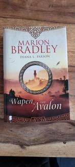 Marion Bradley wapen van Avalon, Boeken, Ophalen of Verzenden, Zo goed als nieuw