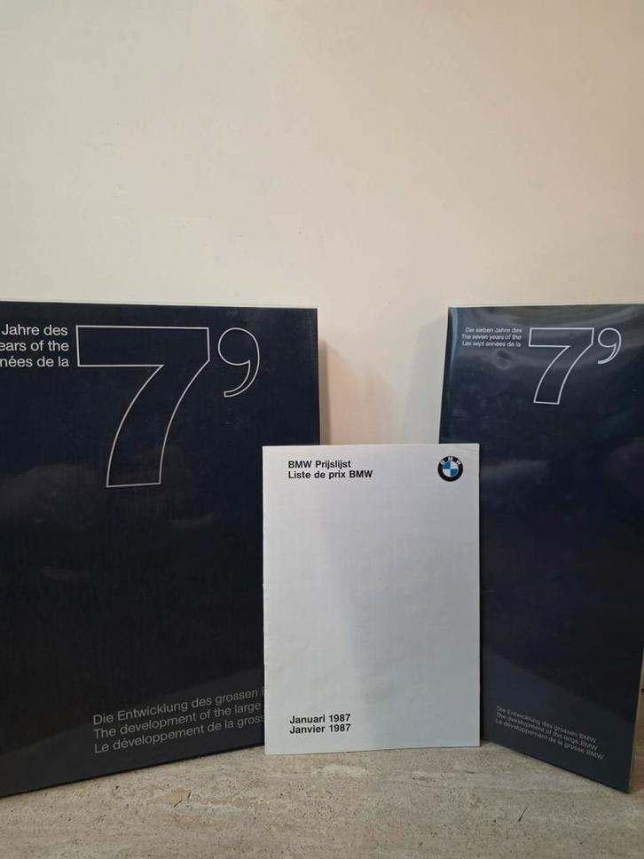 BMW Série 7 - E32 - Documentation unique 1987, TV, Hi-fi & Vidéo, Albums photo & Accessoires, Enlèvement