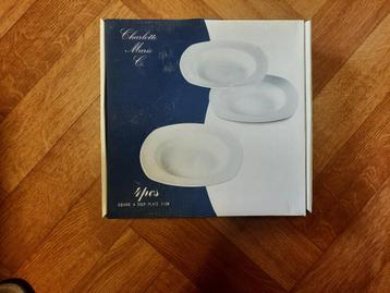 nieuw set 4 mooie soepborden witte keramiek Charlotte Marie beschikbaar voor biedingen
