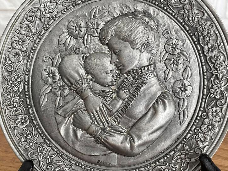 Vintage tin (C.Pettito) "moeder & kind" (Etan 92% zuiver), Antiek en Kunst, Antiek | Tin, Ophalen of Verzenden