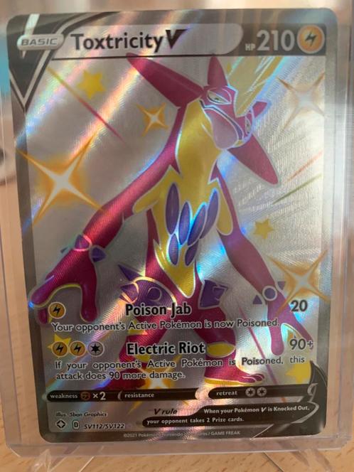 Pokemon toxtricity v shining fates, Hobby en Vrije tijd, Verzamelkaartspellen | Pokémon, Zo goed als nieuw, Ophalen of Verzenden