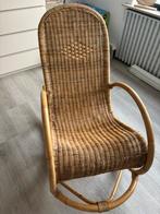 Rotan schommelstoel, Huis en Inrichting, Stoelen, Ophalen, Zo goed als nieuw