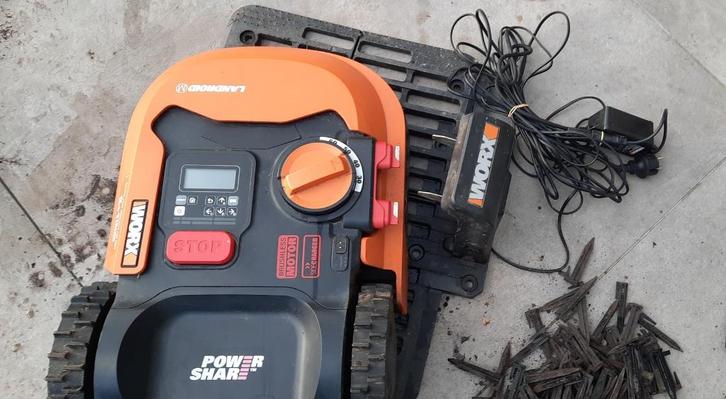 Worx Landroid M700, cut to edge, met garage, Tuin en Terras, Robotmaaiers, Gebruikt, Minder dan 20 cm, Met regensensor, Ophalen