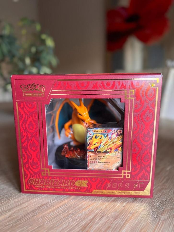 Pokemon Charizard ex Super-Premium Collection, Hobby en Vrije tijd, Verzamelkaartspellen | Pokémon, Nieuw, Boosterbox, Ophalen of Verzenden