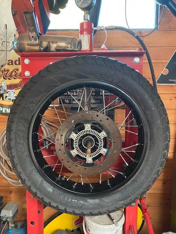 Roue arrière Royal Enfield Himalayan avec pneu et disque, Enlèvement, Utilisé