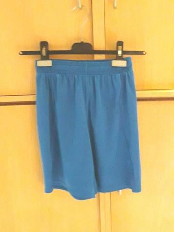 Lichtblauwe sportshort 140-152/10-12j in mooie staat  beschikbaar voor biedingen