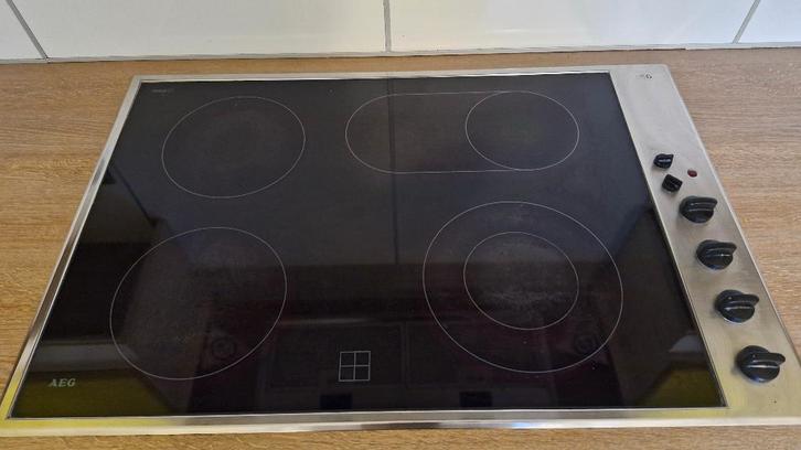 Vitrokeramische kookplaat AEG, Elektronische apparatuur, Kookplaten, Gebruikt, Inbouw, Halogeen, 4 kookzones, Ophalen
