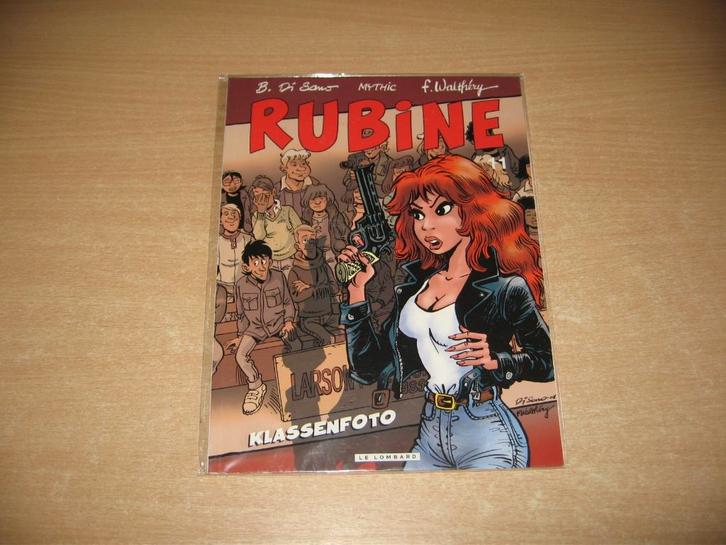 Rubine 11 : Klassenfoto - 1e druk uit 2009., Boeken, Stripverhalen, Zo goed als nieuw, Eén stripboek, Ophalen of Verzenden