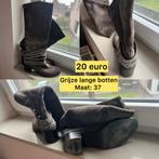 Grijze lange laarzen, Enlèvement