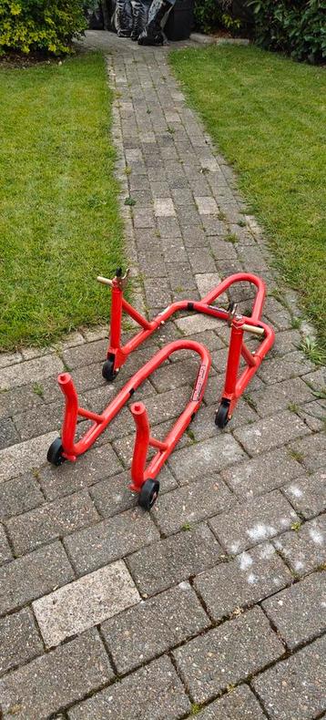 Paddockstand, Motoren, Ophalen