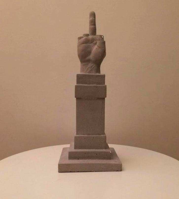 Cattelan beeld, Antiquités & Art, Art | Sculptures & Bois, Statue, Enlèvement