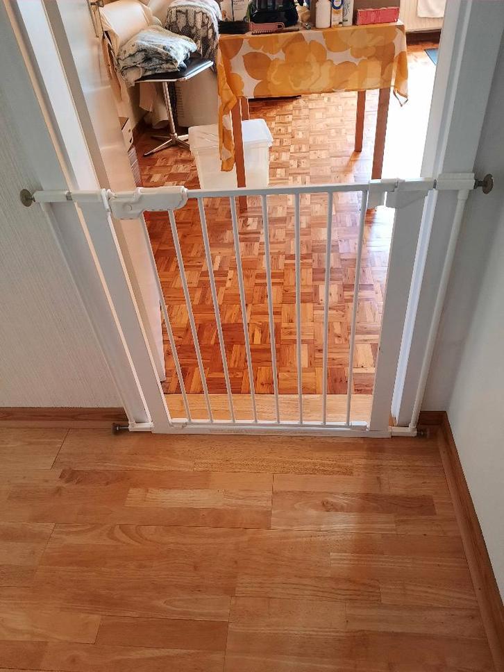 Barrière  de porte ou d'escalier sans perçage, Enfants & Bébés, Barrières, Comme neuf, Barrière de sécurité, Métal ou Fer, moins de 100 cm