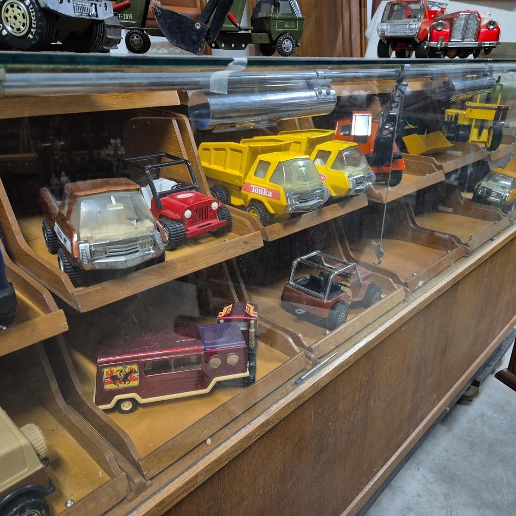 Collection Tonka, Enlèvement