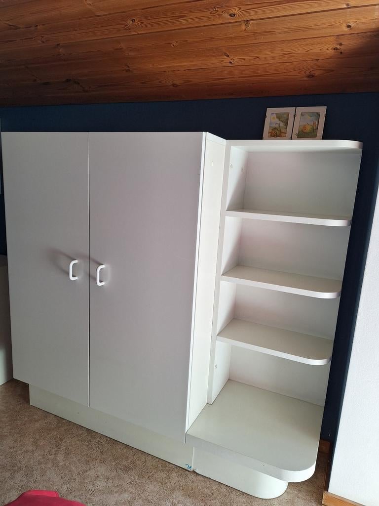 Wit boekenkastje, Ophalen