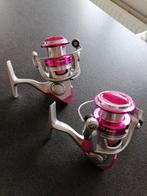 2 molens PINK PEARL V2. OKUMA. NIEUW, Sports nautiques & Bateaux, Enlèvement ou Envoi, Neuf, Moulinet