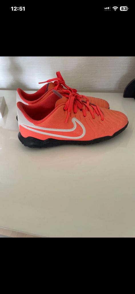 Basket foot sale ou terrain synthétique 35, Sports & Fitness, Enlèvement, Comme neuf