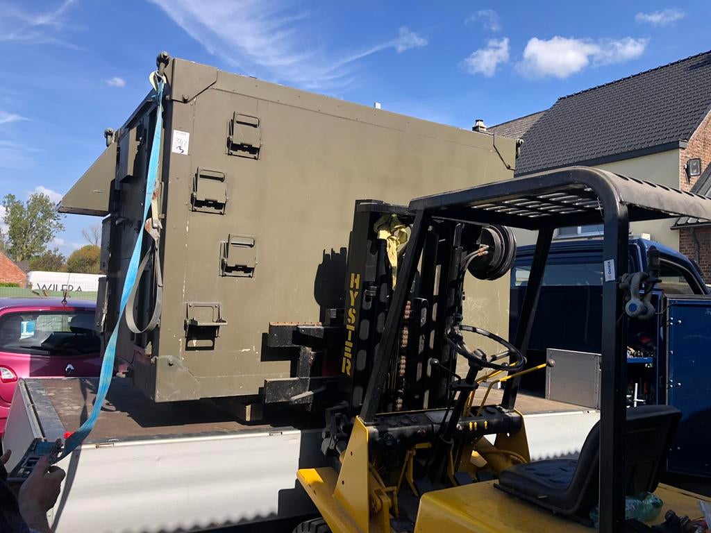 Army radio shelter, Ophalen