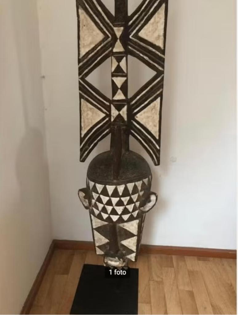 groot lang afrikaans masker, Ophalen