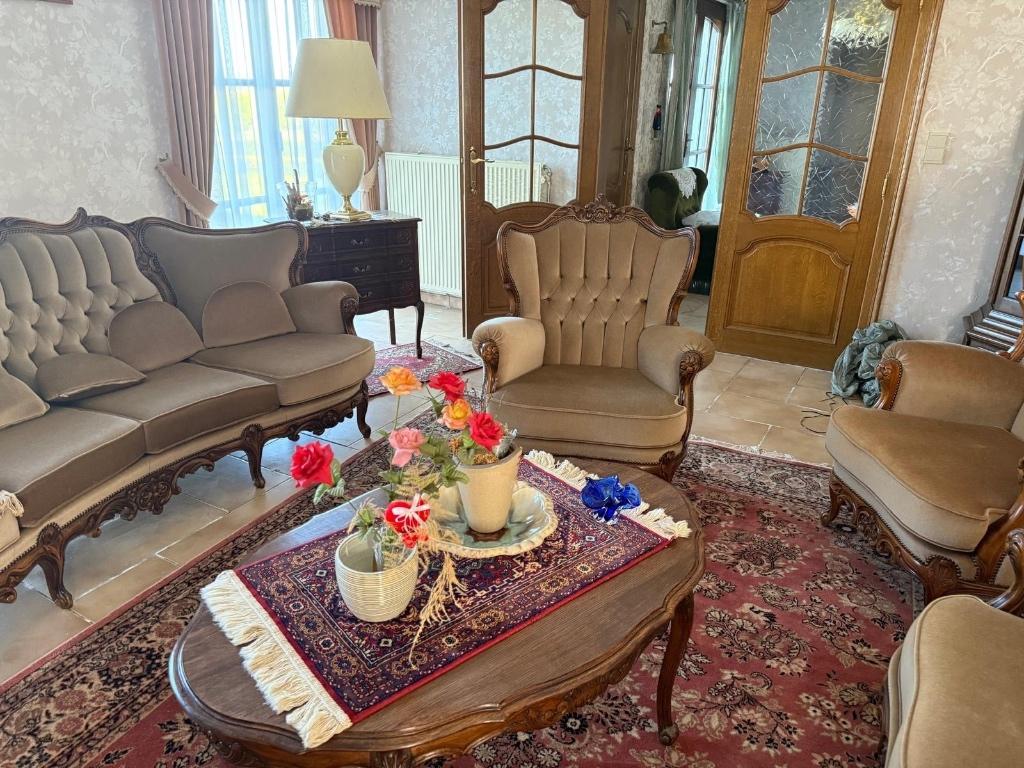 4 fauteuils et table style Louis XVI, Enlèvement