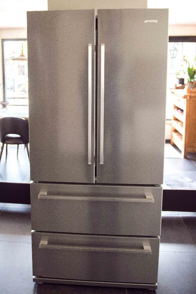 Amerikaanse koelkast SMEG met 2 vrieslades, Ophalen, Gebruikt, 200 liter of meer, 60 cm of meer
