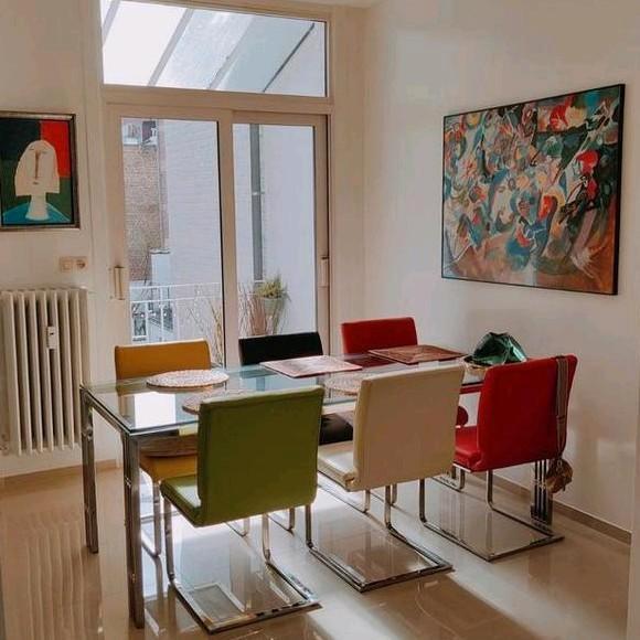 Italiaanse designtafel - veelkleurige leren stoelen, Huis en Inrichting, Tafels | Eettafels, Zo goed als nieuw, 50 tot 100 cm