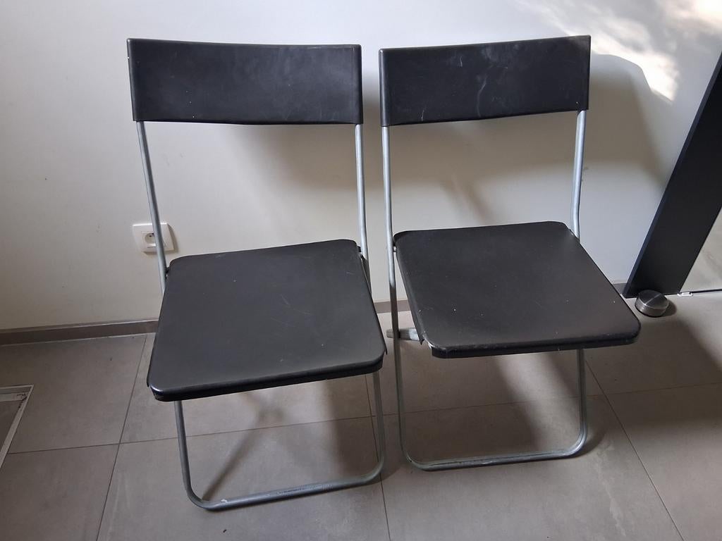 2 chaises pliantes noires en plastique, Maison & Meubles, Enlèvement