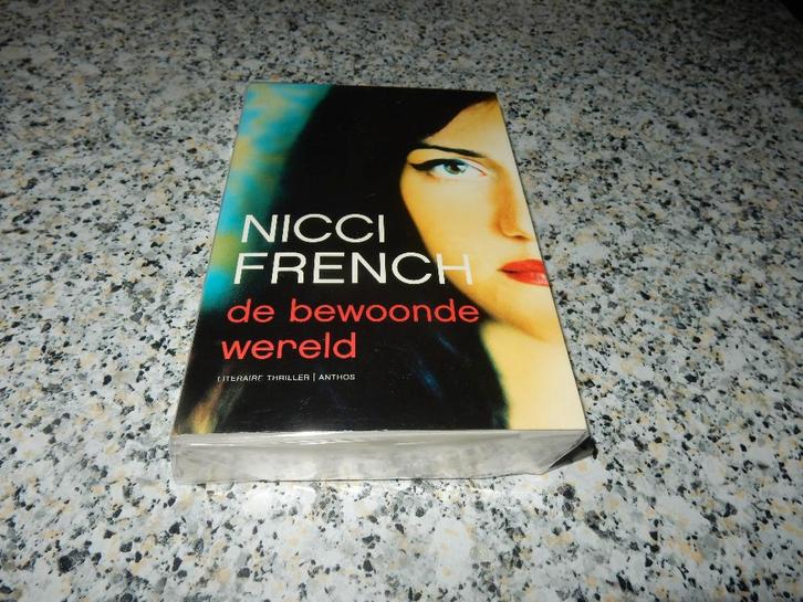 nr.248 - De bewoonde wereld - Nicci French - thriller, Livres, Thrillers, Enlèvement ou Envoi