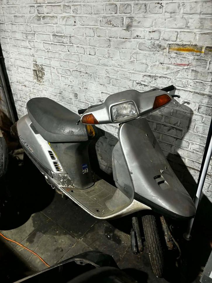 Honda vision a en b klasse/lot, Fietsen en Brommers, Brommers | Honda, Zo goed als nieuw, Ophalen