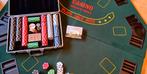 Table de poker pliante vendue avec une mallette de poker, Comme neuf
