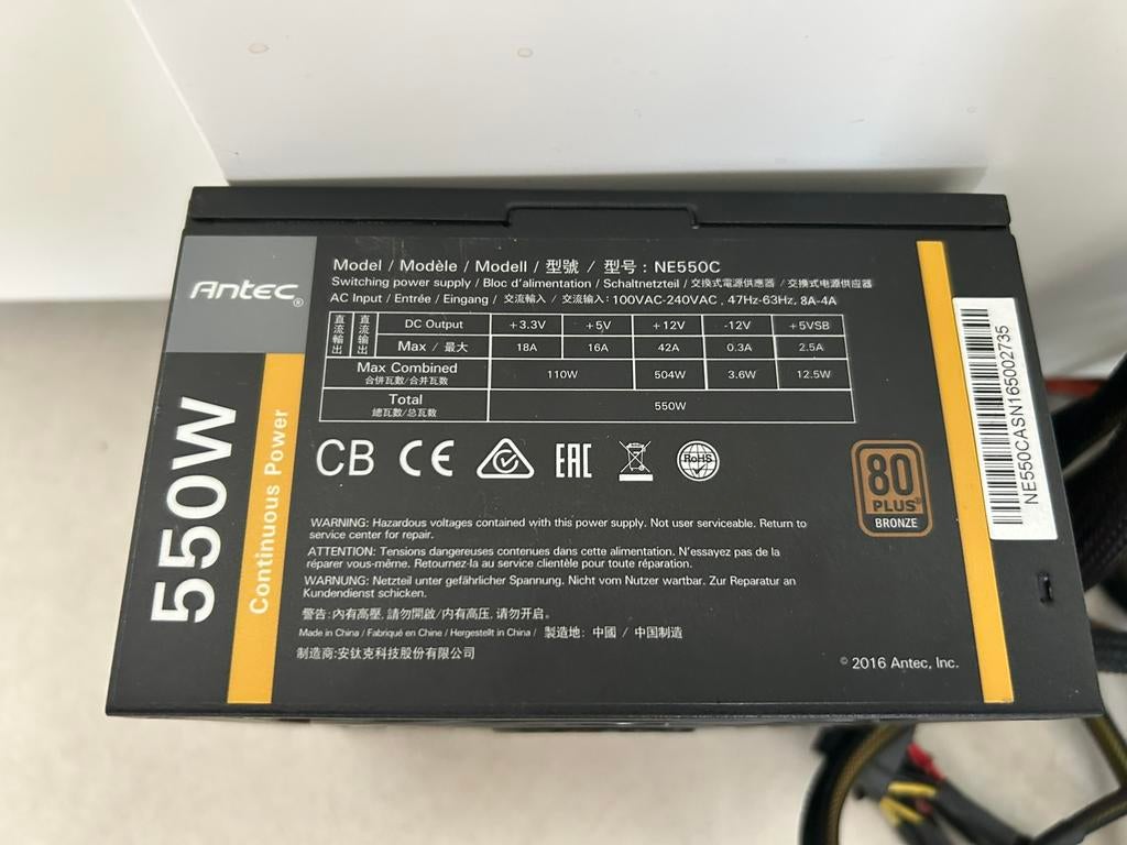 Antec 550 W voeding - 80 Plus Bronze, Computers en Software, Interne voedingen, Ophalen of Verzenden, Zo goed als nieuw