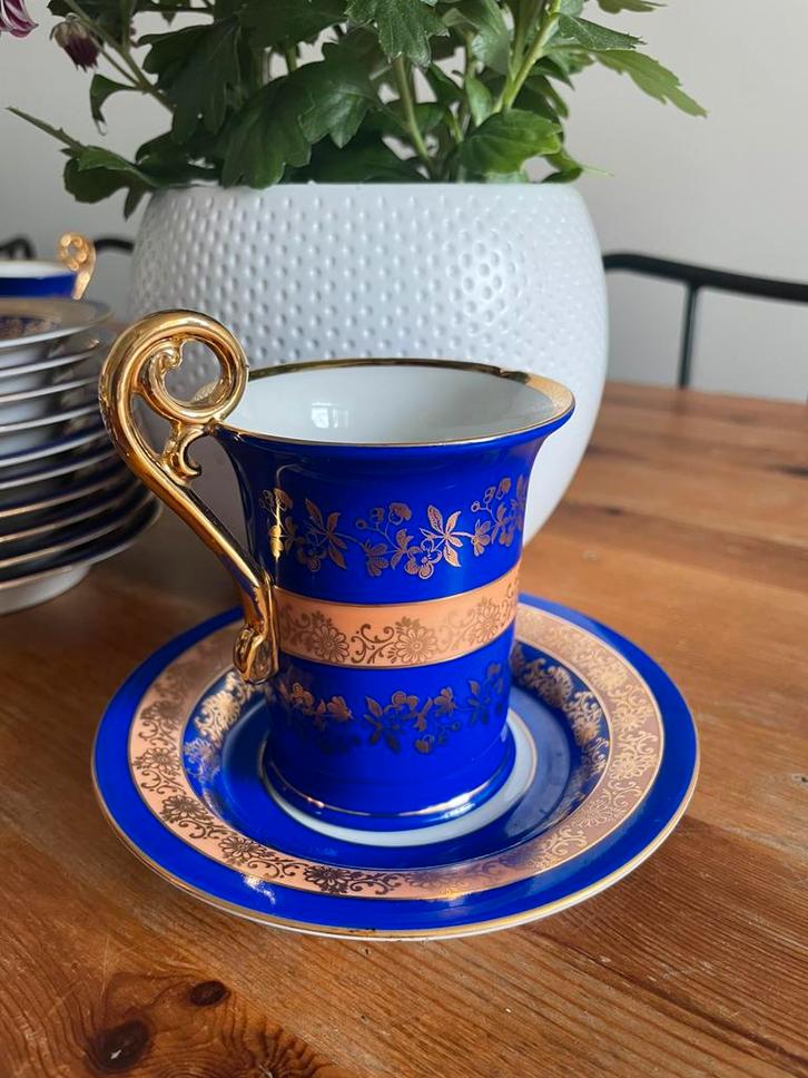 11 tasses Eisenberg Bavaria sous assiet (bleu-cobalt et or), Antiquités & Art, Antiquités | Services (vaisselle) pièces, Enlèvement
