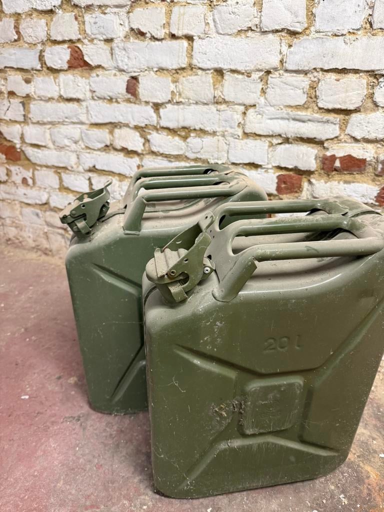 Jerrycan 20 liter, Ophalen