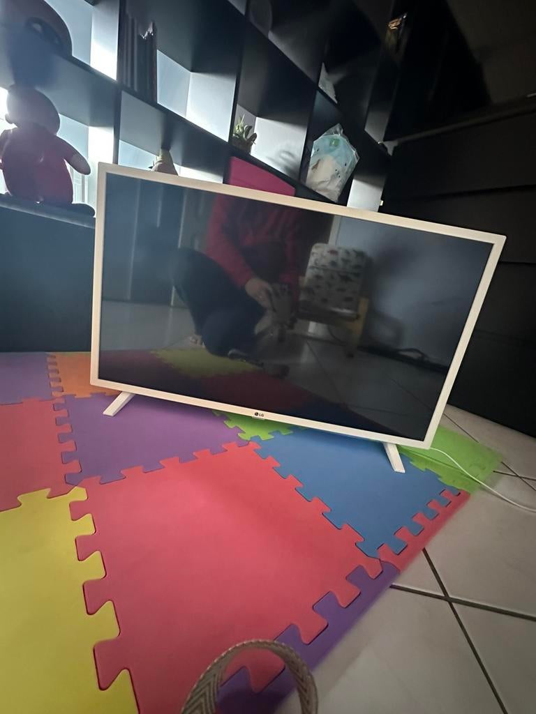 Téléviseur intelligent LG 32 pouces Full HD blanc, TV, Hi-fi & Vidéo, Enlèvement, Comme neuf, LG, Smart TV