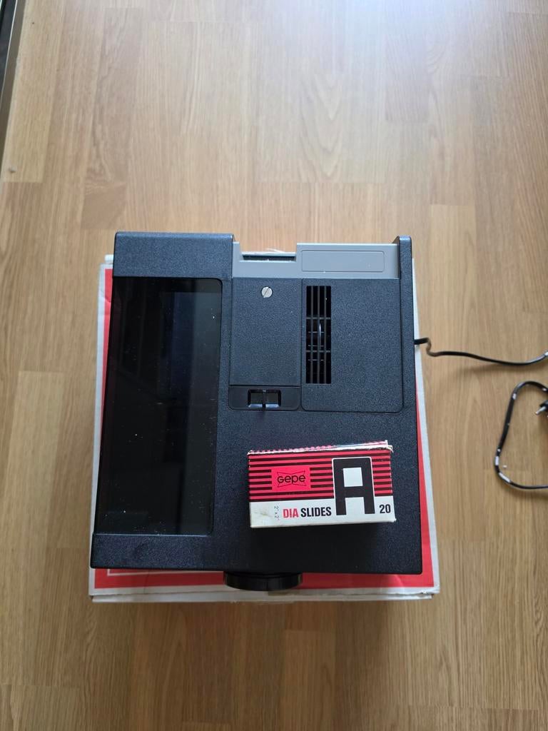 View master: GAF Diaprojector, Enlèvement