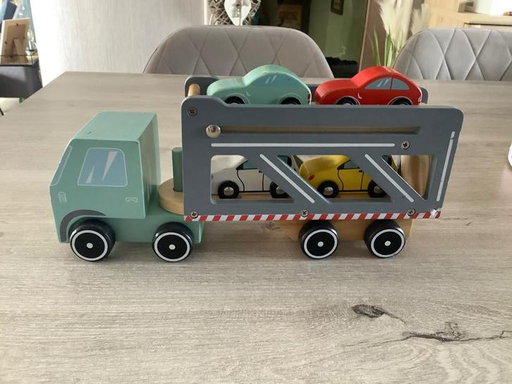 Speelgoed houten vrachtwagen met auto's (14x33 cm), Kinderen en Baby's, Speelgoed |Speelgoedvoertuigen, Gebruikt, Ophalen of Verzenden