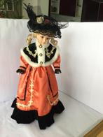 Porseleinen pop op staander, 50 cm groot., Enlèvement ou Envoi