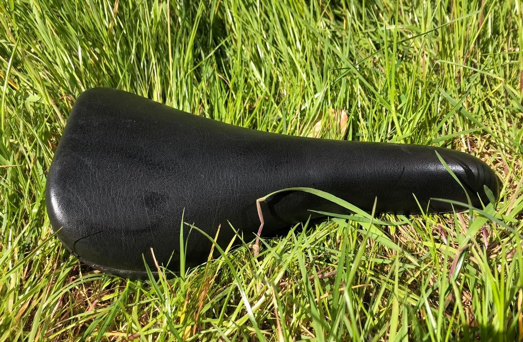 selle de vélo noire de la marque Velo, Enlèvement ou Envoi, Utilisé